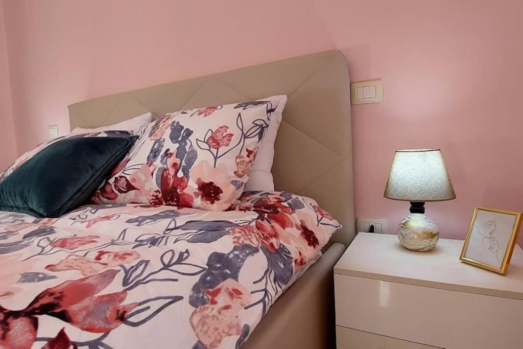 Cozy Sunlit Apartment With Scenic Balcony View Тирана Екстер'єр фото