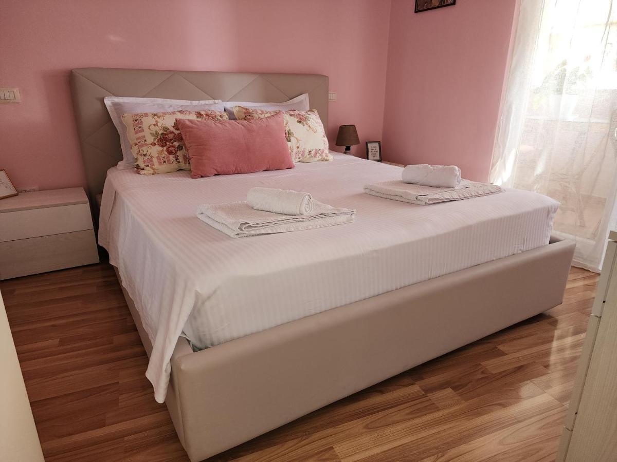 Cozy Sunlit Apartment With Scenic Balcony View Тирана Екстер'єр фото