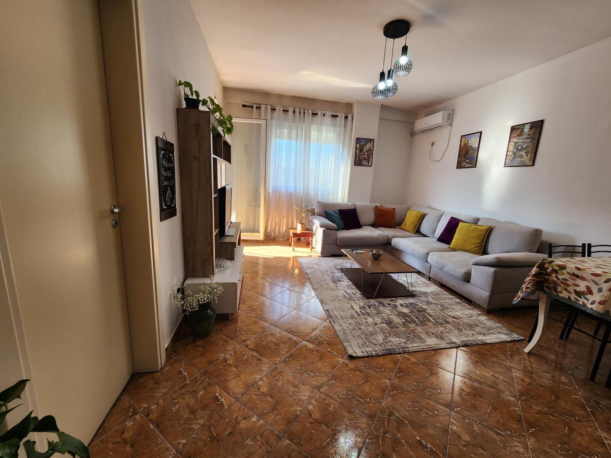 Cozy Sunlit Apartment With Scenic Balcony View Тирана Екстер'єр фото